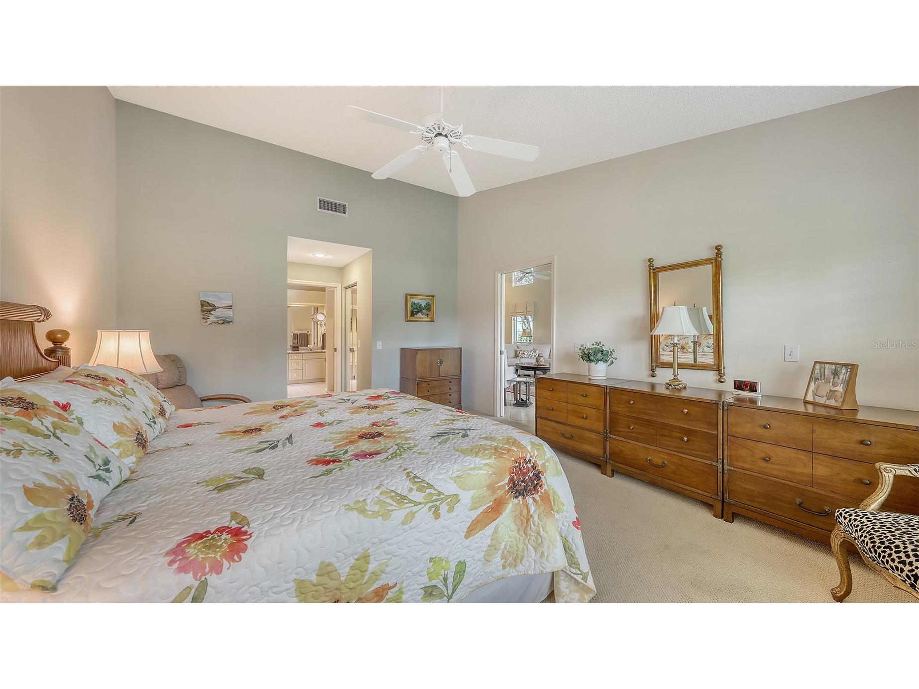 5568 Country Club Way Sarasota FL 34243 A4666779 image18