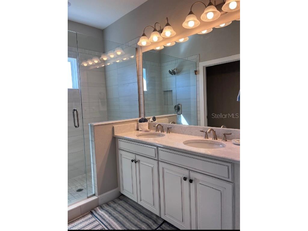 5569 Cannes Circle Sarasota FL 34231 A4595715 image10