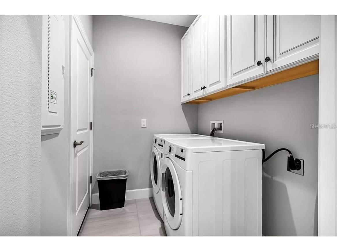 5569 Cannes Circle Sarasota FL 34231 A4595715 image13