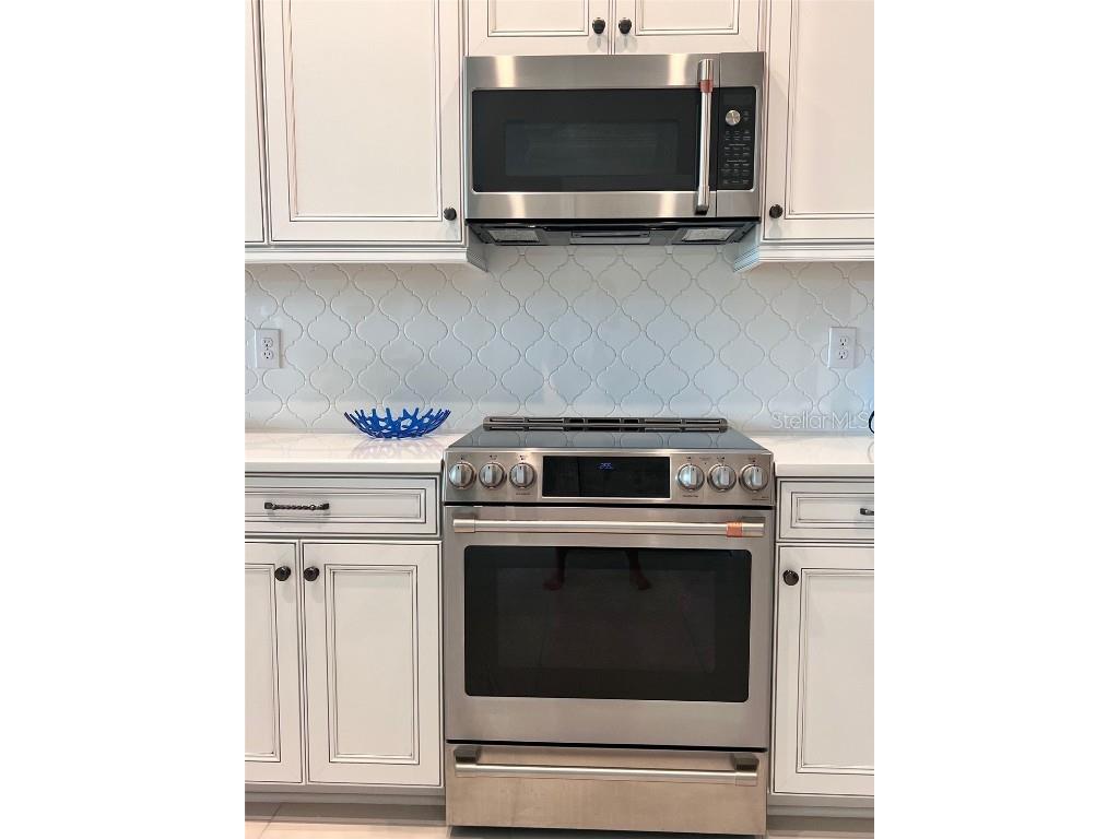 5569 Cannes Circle Sarasota FL 34231 A4595715 image3