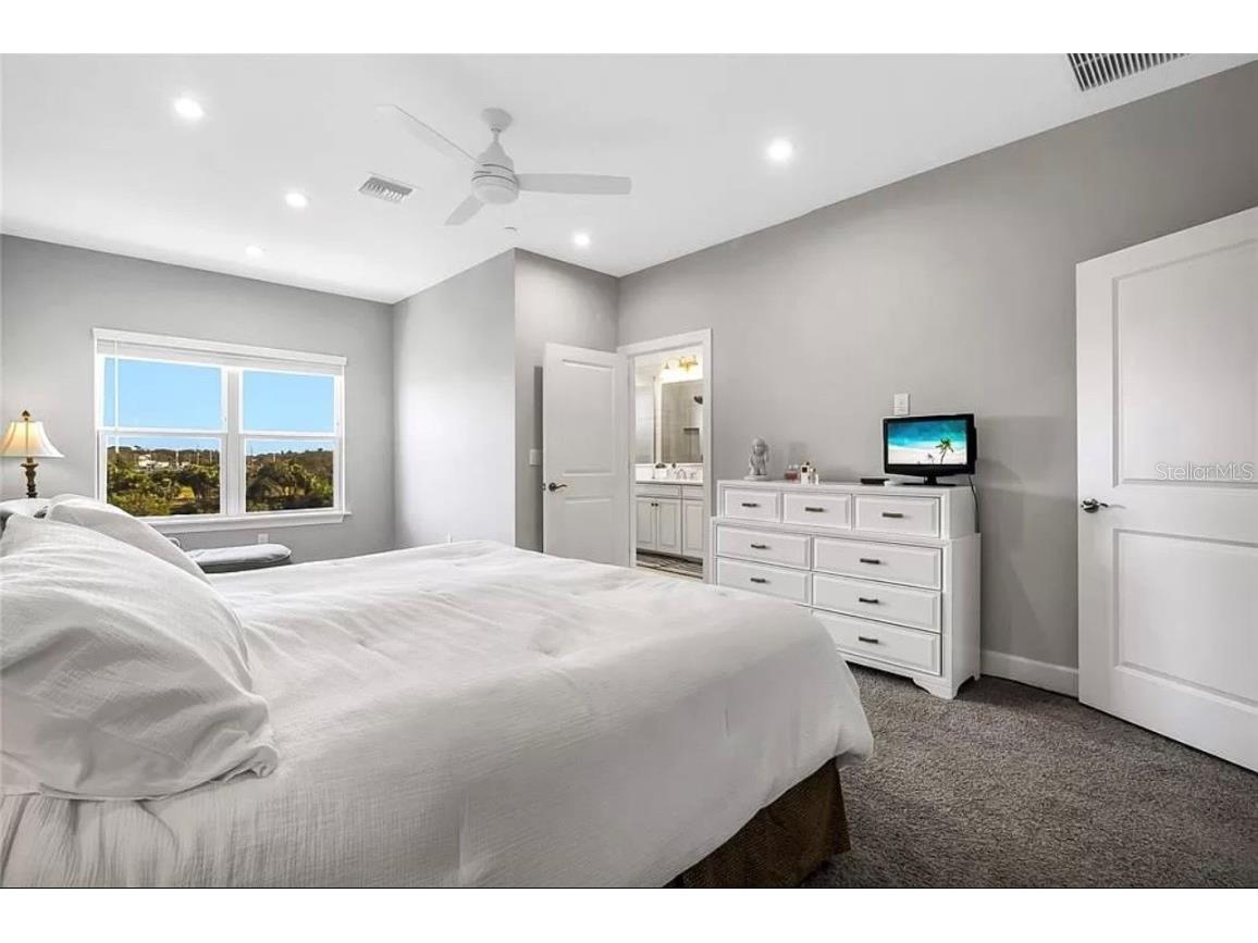 5569 Cannes Circle Sarasota FL 34231 A4595715 image8