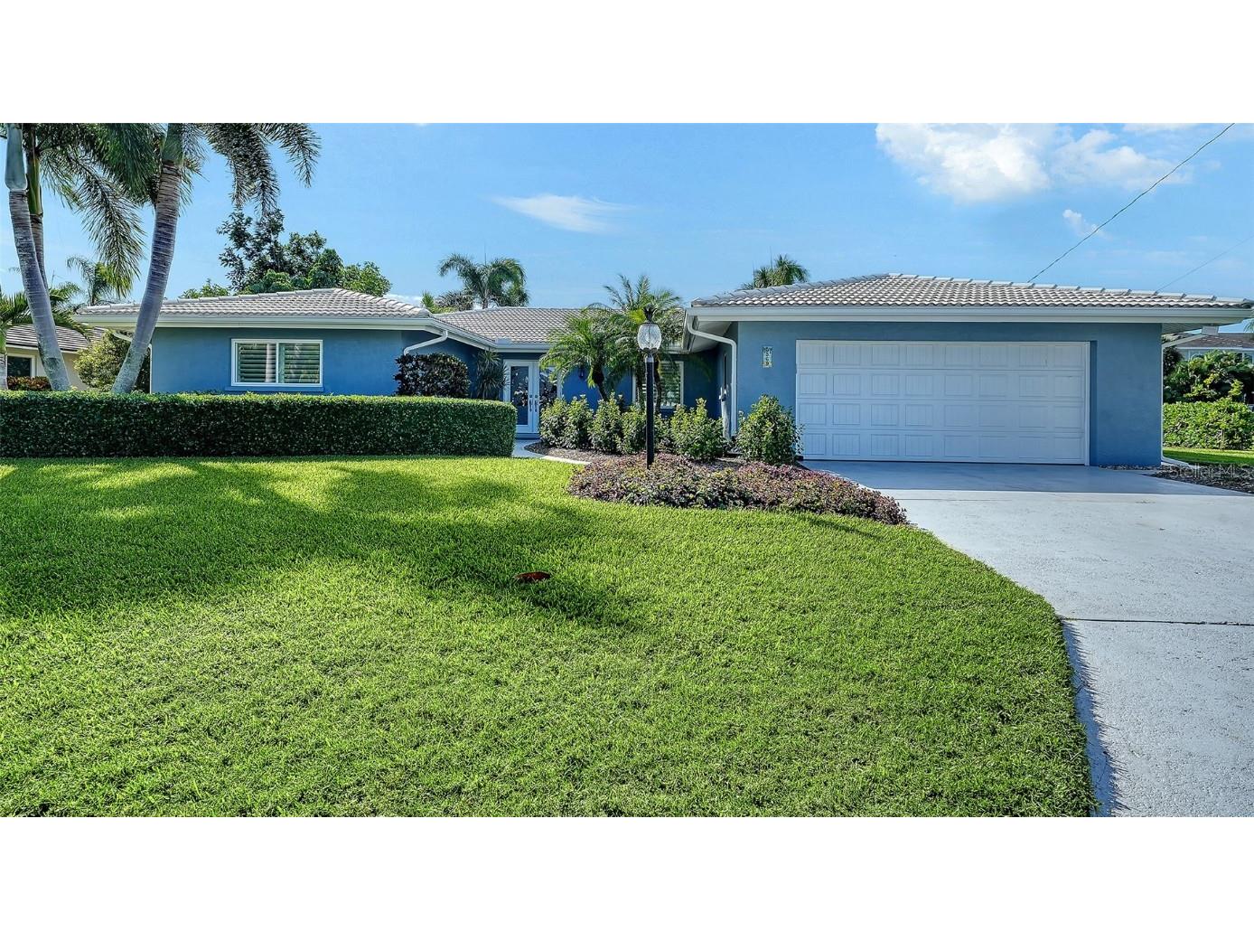 5569 Contento Drive Sarasota FL 34242 - SIESTA ISLES CANAL SYSTEM A4670108 image8