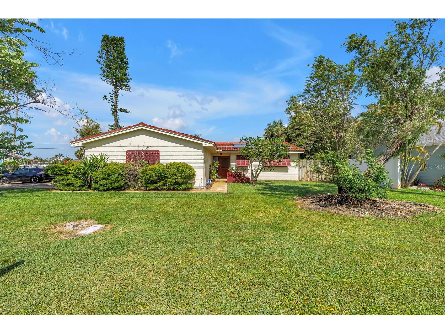 557 Crystal Drive Madeira Beach FL 33708 TB8406247 image1