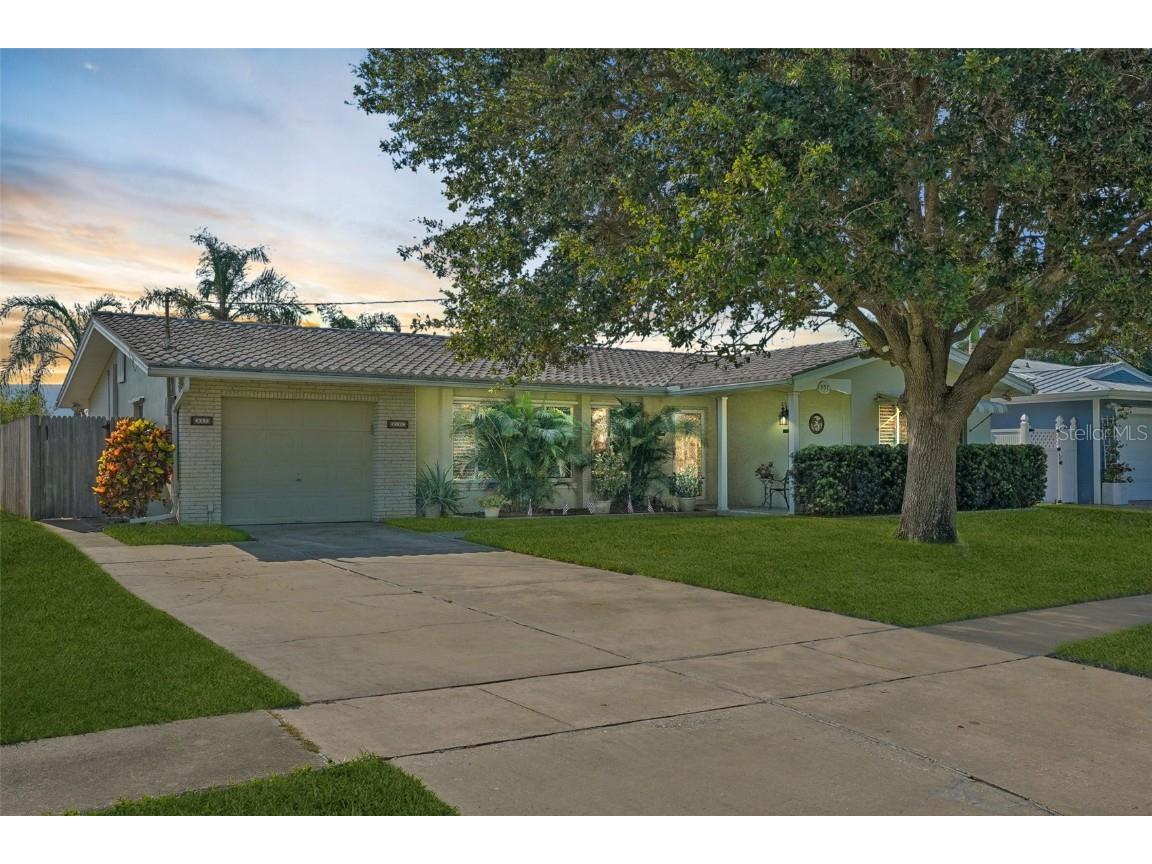 557 E Park Drive Largo FL 33771 - KEENE LAKE U8249455 image1