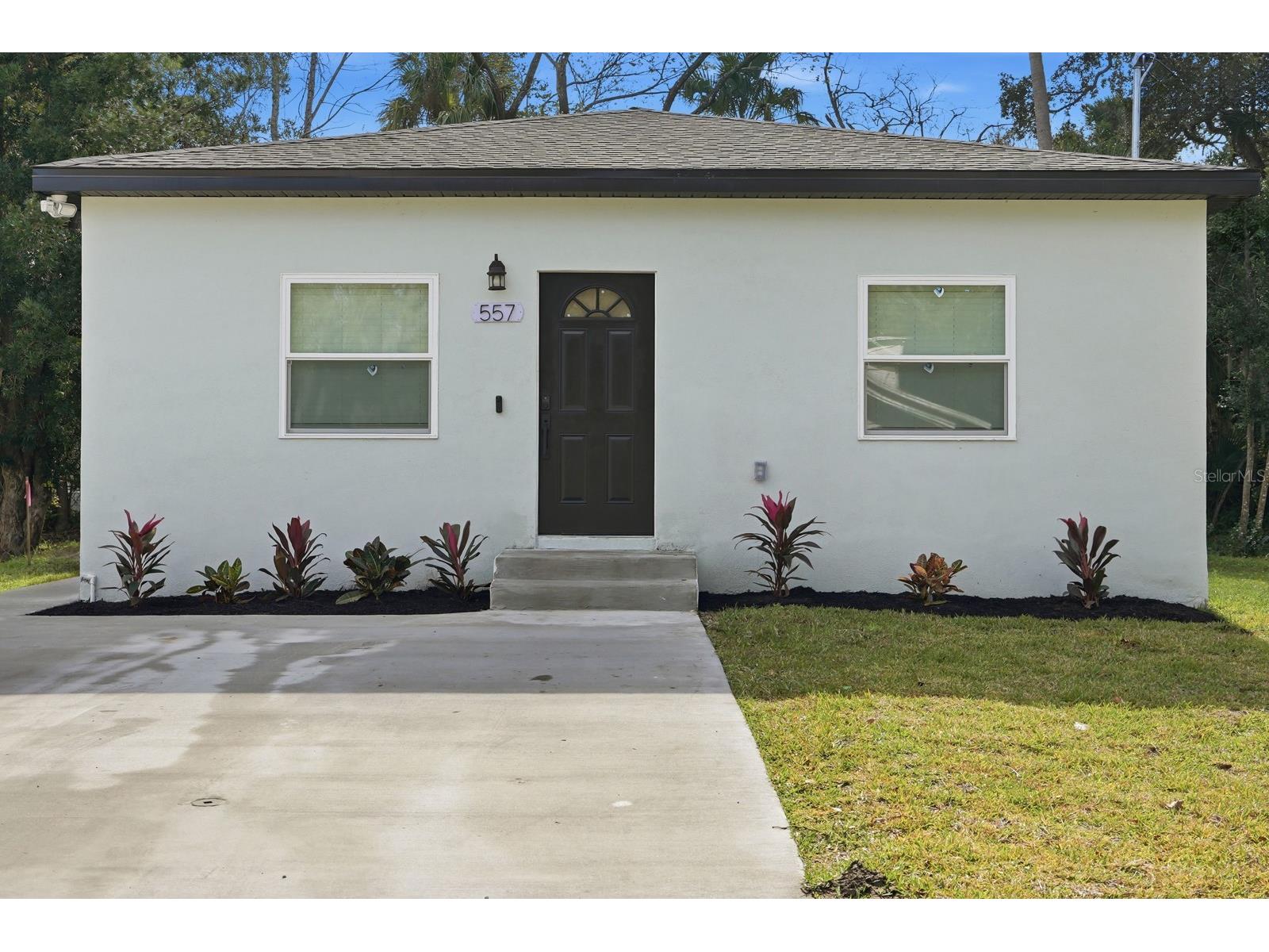 557 Live Oak Avenue Daytona Beach FL 32114 V4946343 image1