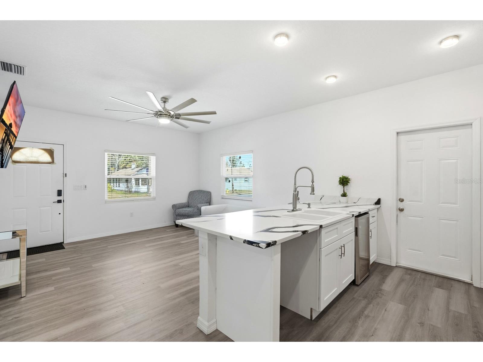 557 Live Oak Avenue Daytona Beach FL 32114 V4946343 image11
