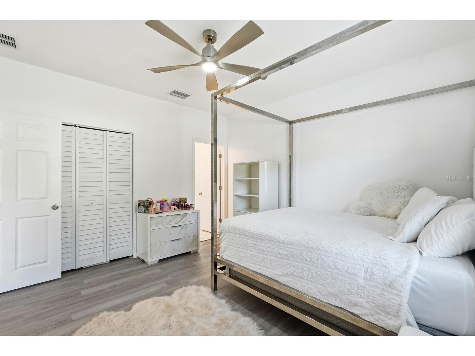 557 Live Oak Avenue Daytona Beach FL 32114 V4946343 image16