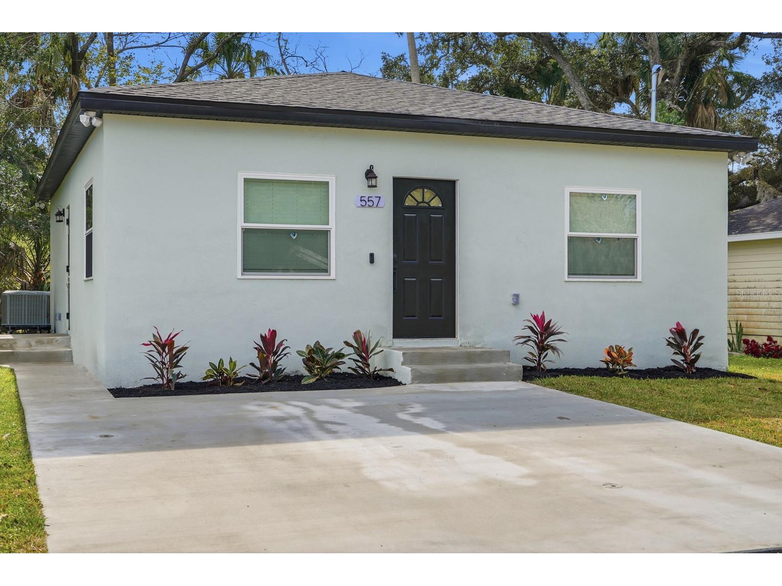 557 Live Oak Avenue Daytona Beach FL 32114 V4946343 image2