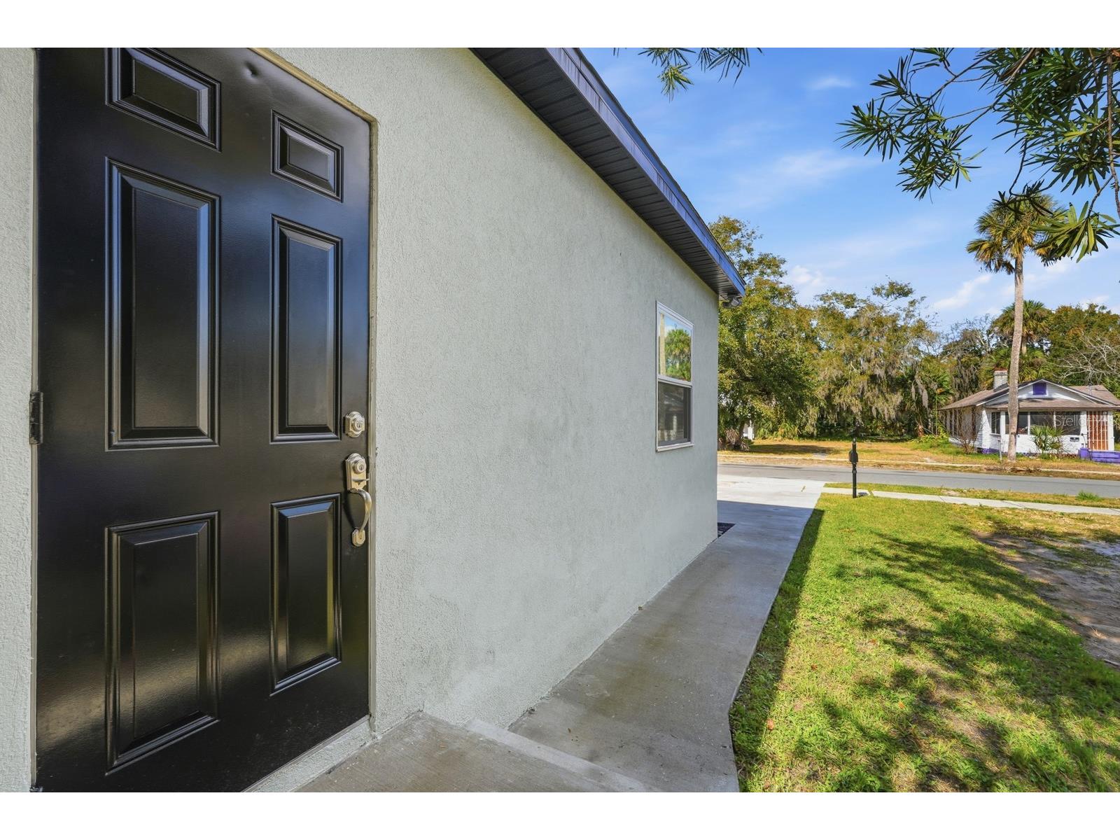 557 Live Oak Avenue Daytona Beach FL 32114 V4946343 image4