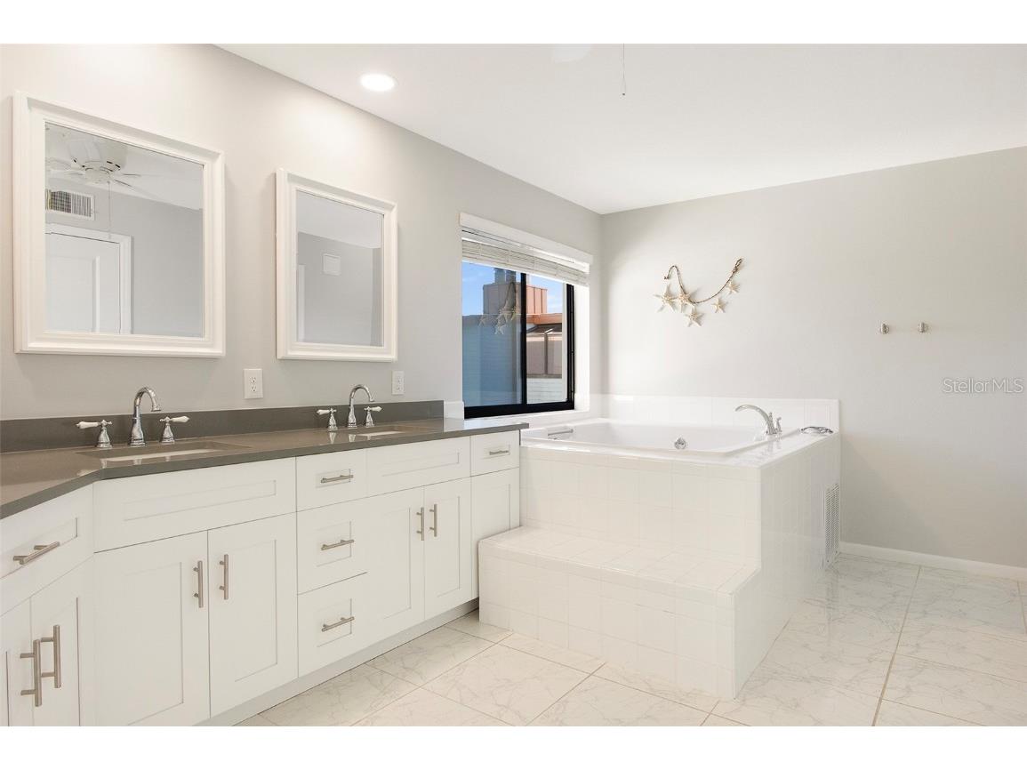 557 Pinellas Bayway S #114 Tierra Verde FL 33715 TB8461116 image22