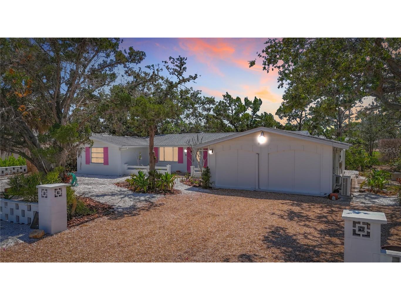 5572 Shadow Lawn Drive Sarasota FL 34242 - GRAND CANAL A4656346 image1