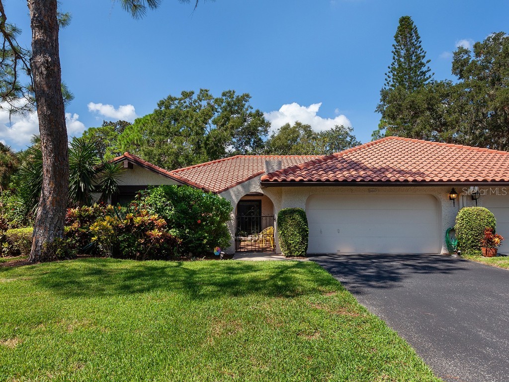 5577 Golf Pointe Drive Sarasota FL 34243 A4582604 image1