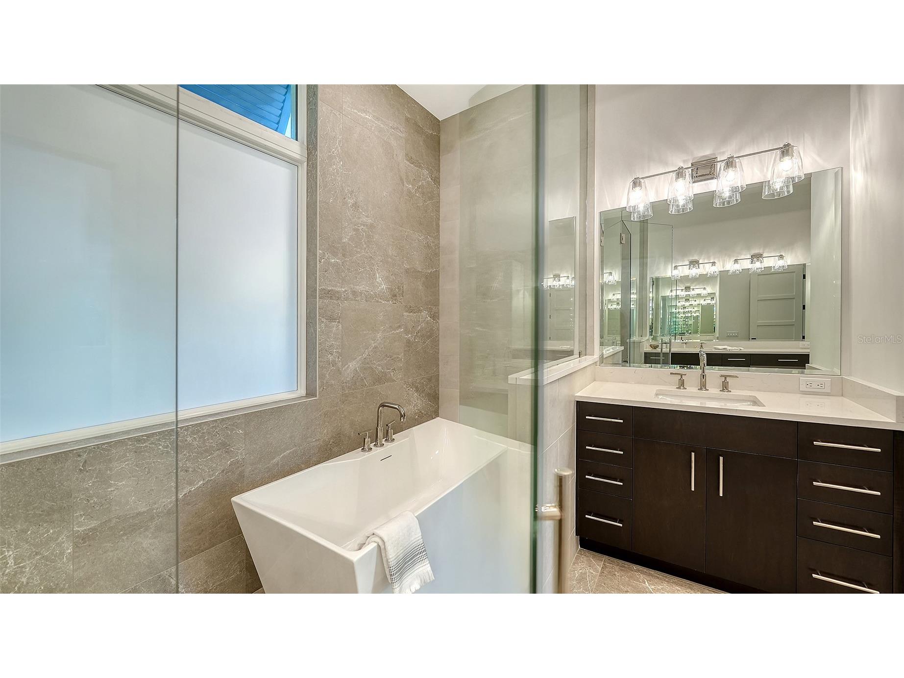 558 Venice Lane Sarasota FL 34242 A4689132 image31