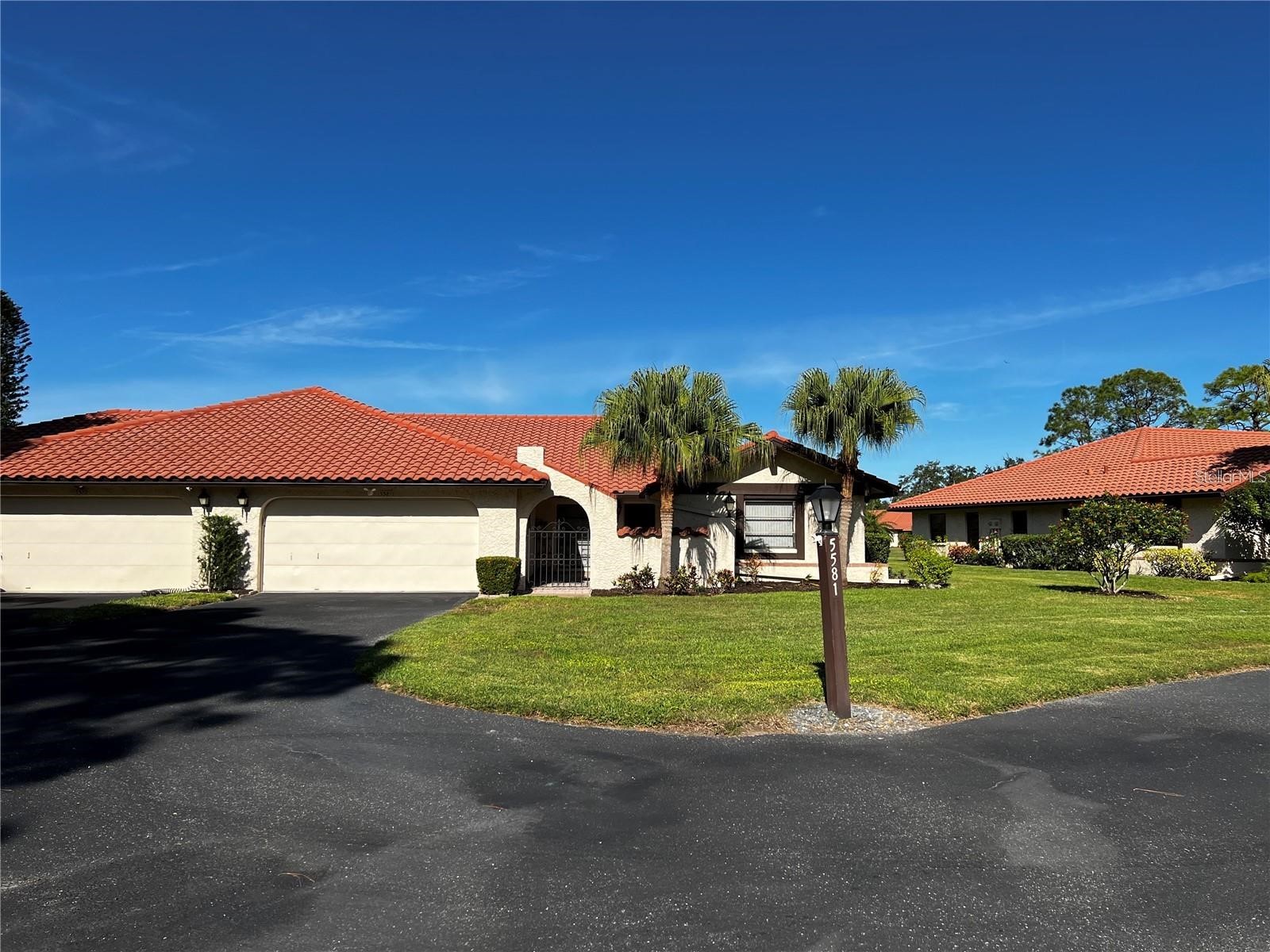 5581 Golf Pointe Drive Sarasota FL 34243 A4678276 image1