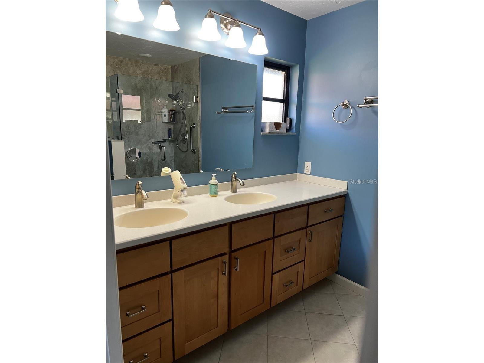 5581 Golf Pointe Drive Sarasota FL 34243 A4678276 image25