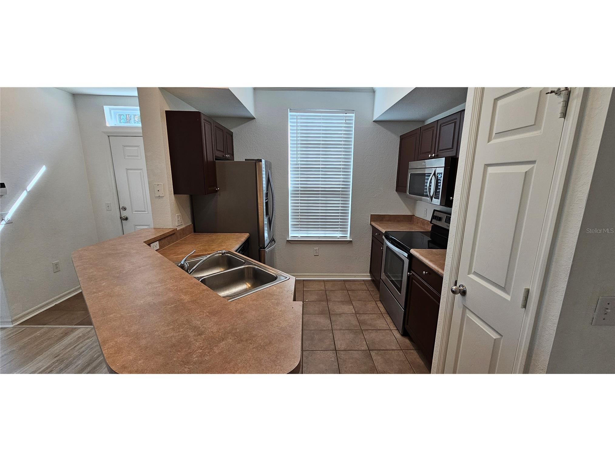 5581 Rosehill Road #104 Sarasota FL 34233 R4910980 image3