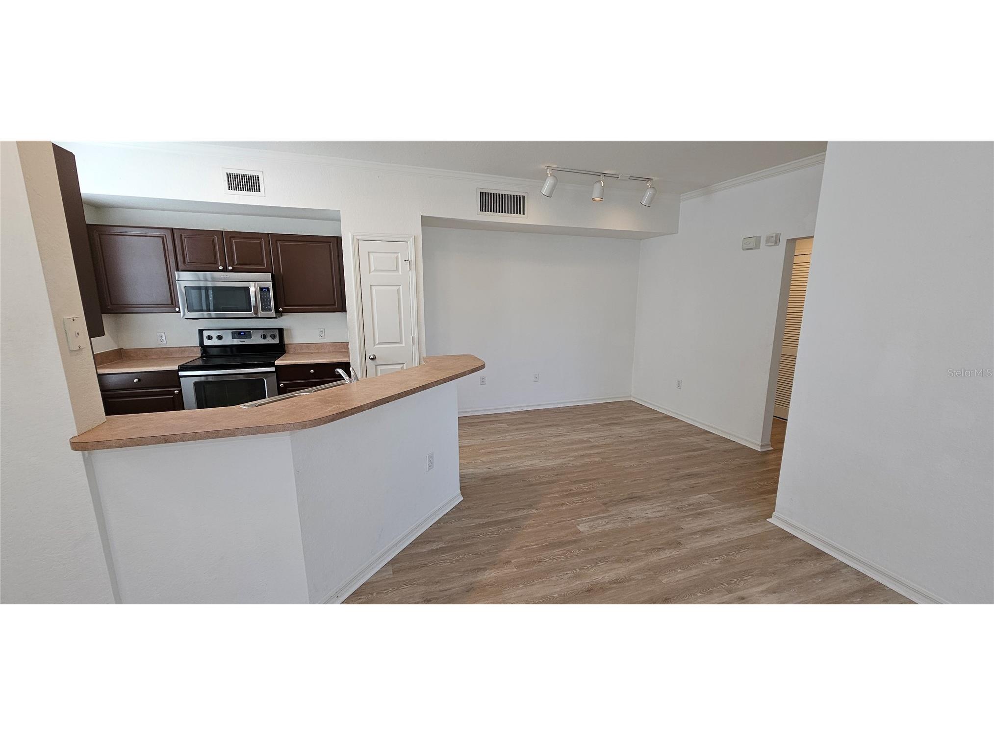 5581 Rosehill Road #104 Sarasota FL 34233 R4910980 image4