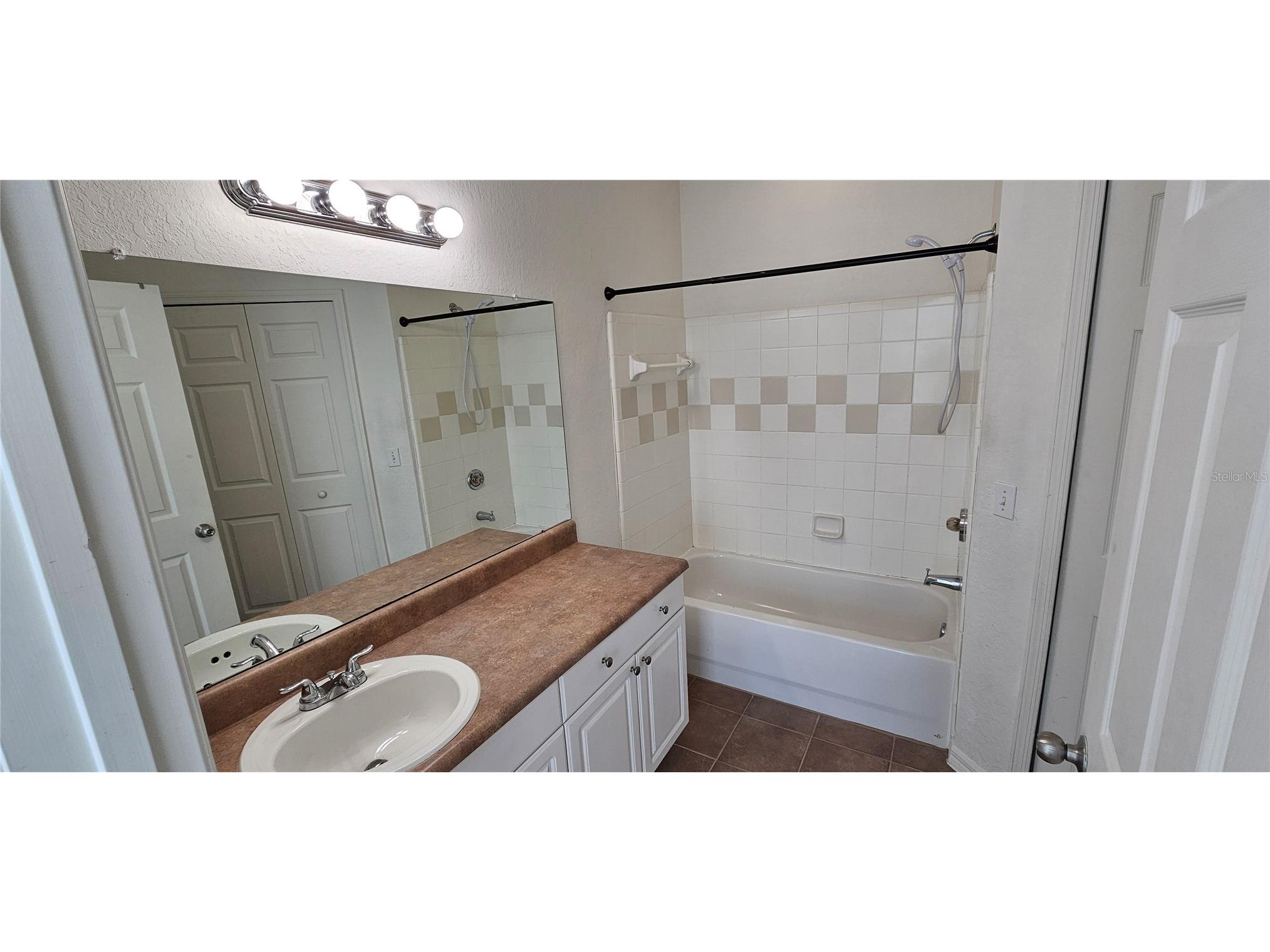 5581 Rosehill Road #104 Sarasota FL 34233 R4910980 image8