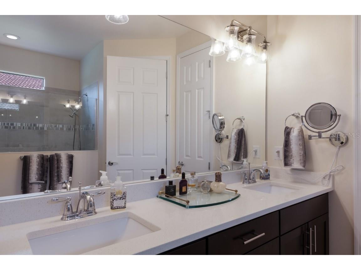 5583 Rain Lily Court Sarasota FL 34238 A4668670 image26