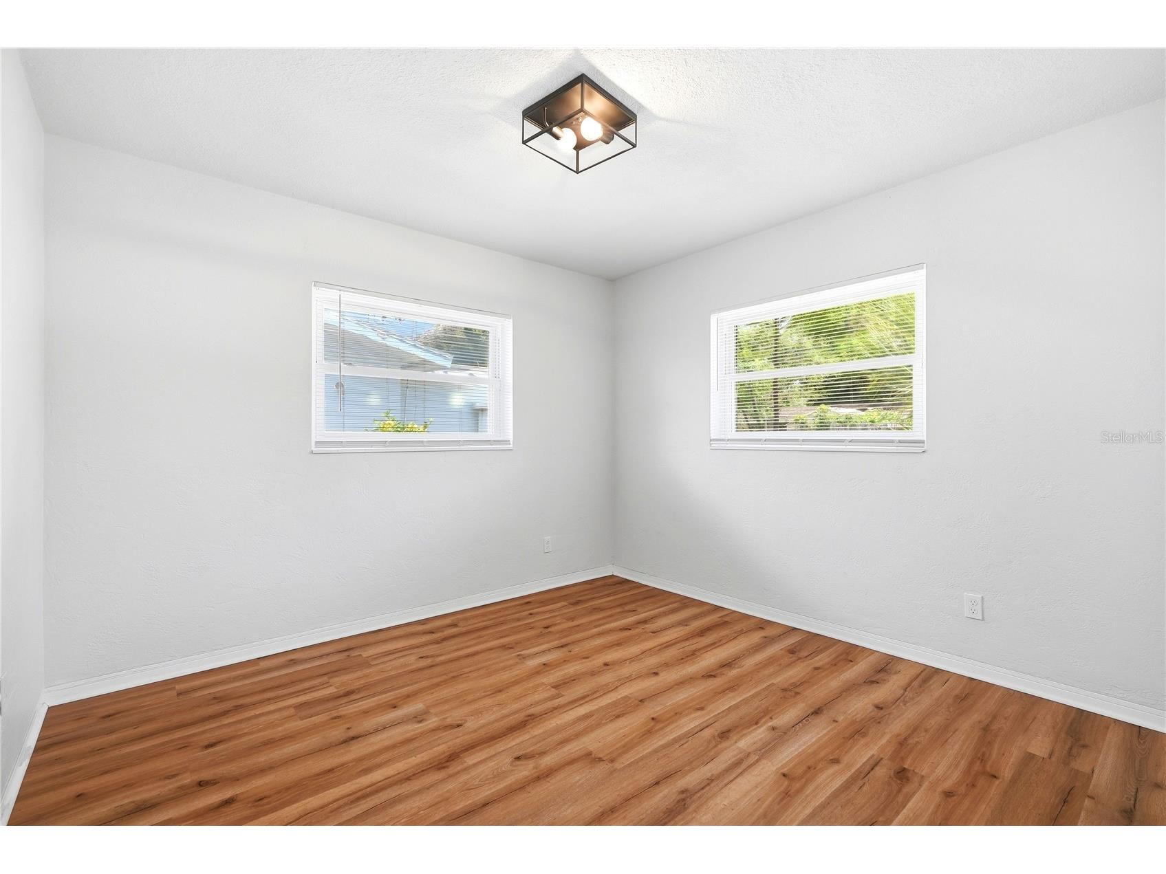 5586 30th Avenue N Saint Petersburg FL 33710 TB8518396 image18