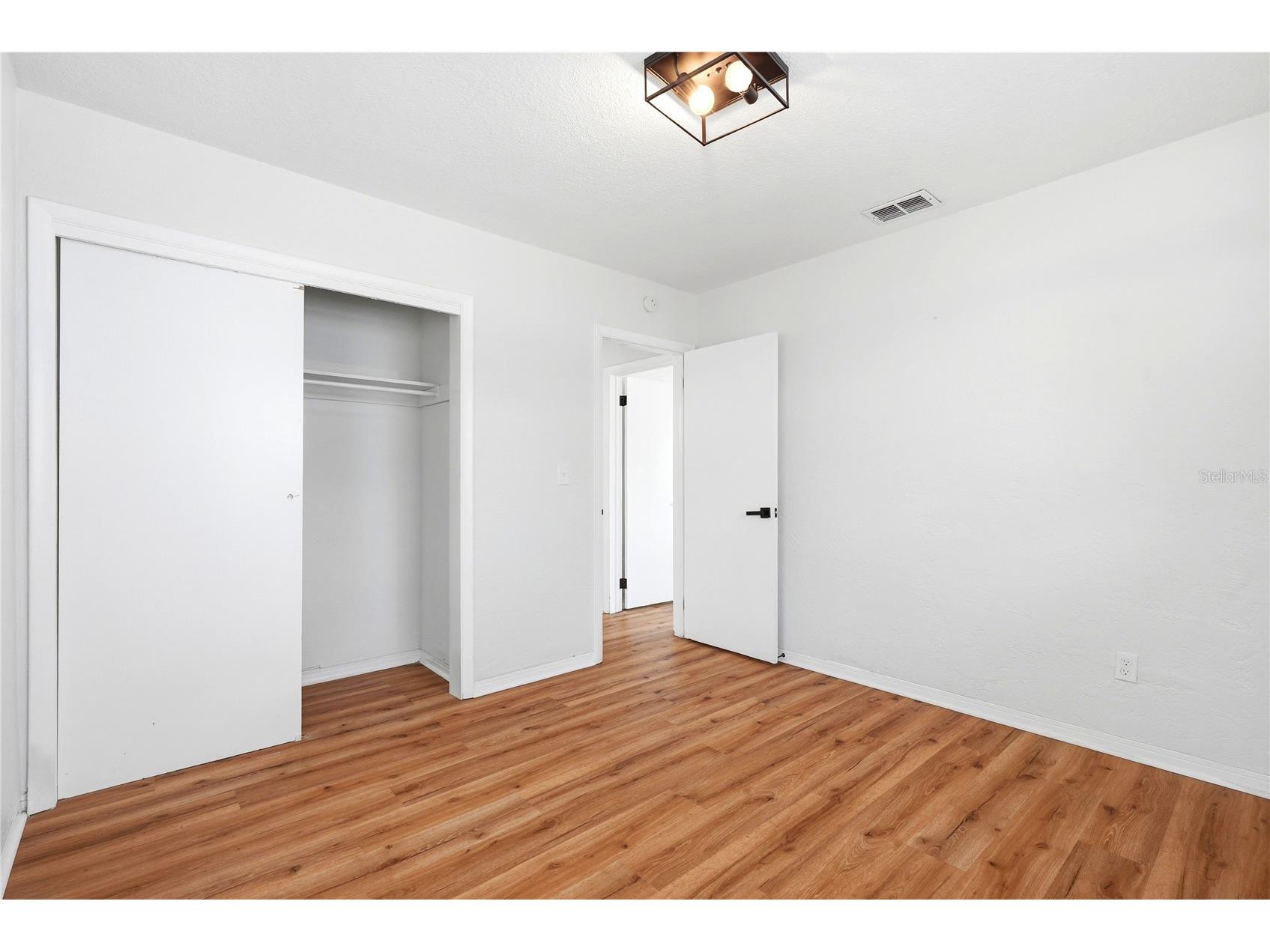 5586 30th Avenue N Saint Petersburg FL 33710 TB8518396 image19