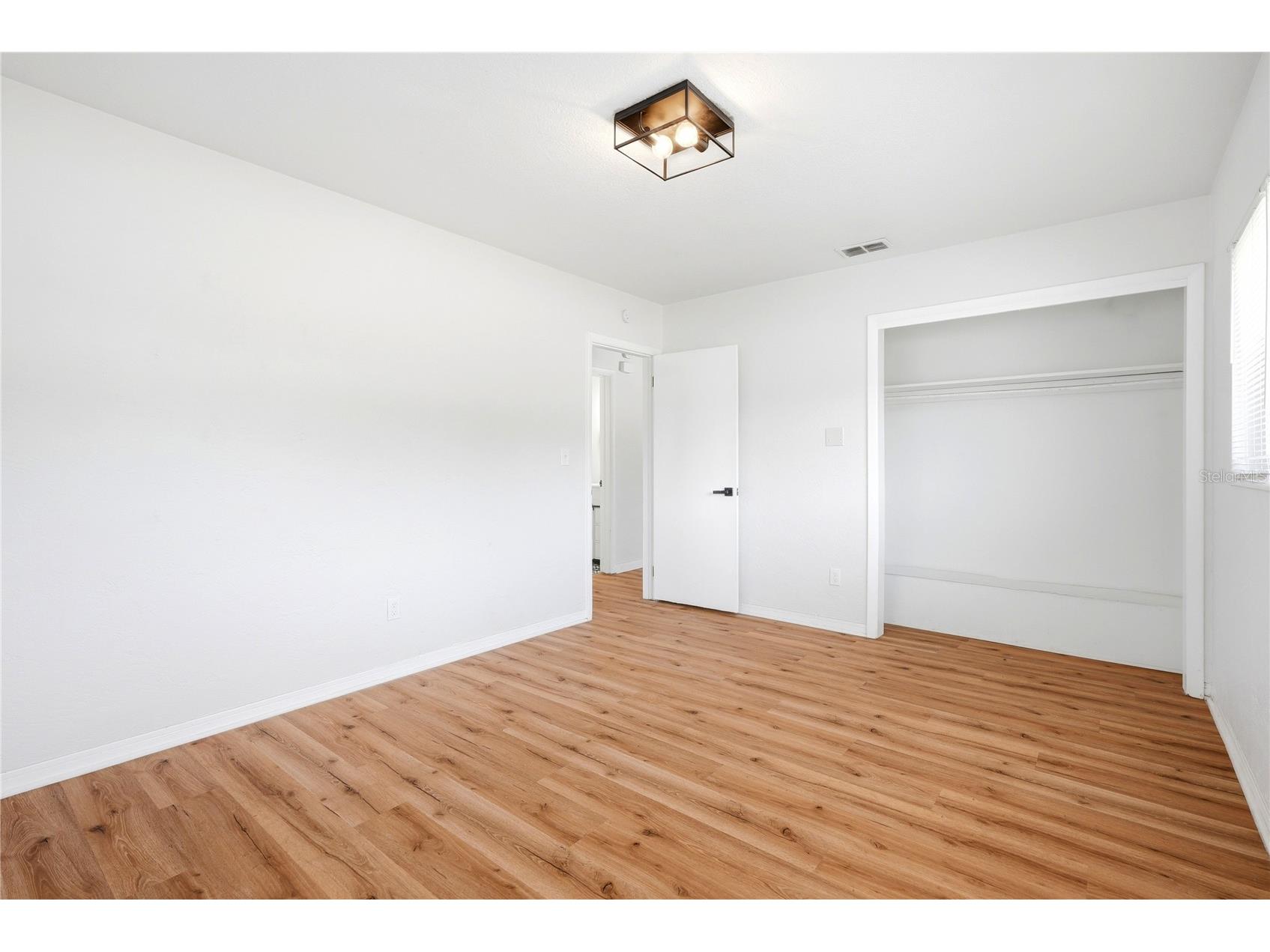 5586 30th Avenue N Saint Petersburg FL 33710 TB8518396 image21