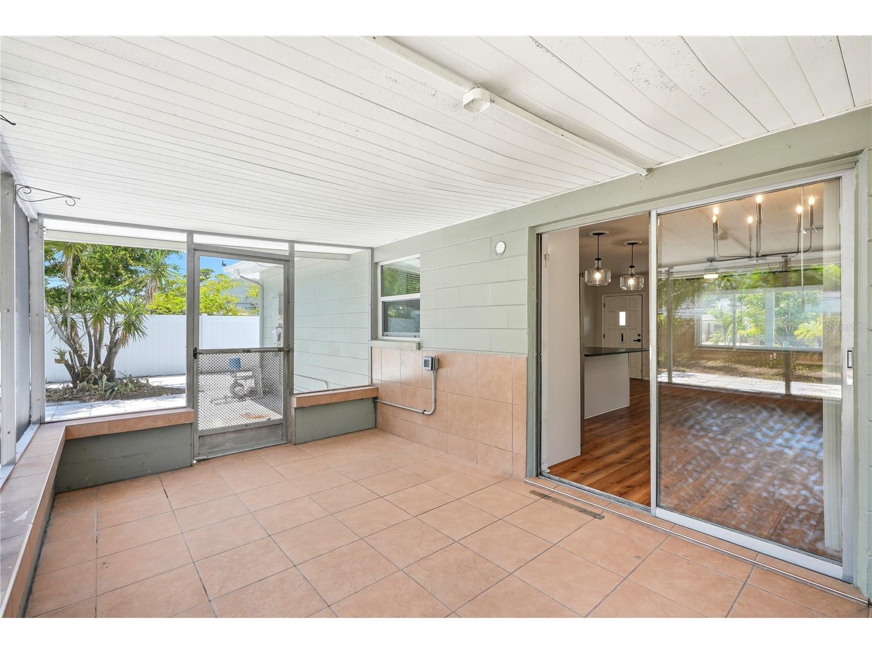 5586 30th Avenue N Saint Petersburg FL 33710 TB8518396 image24