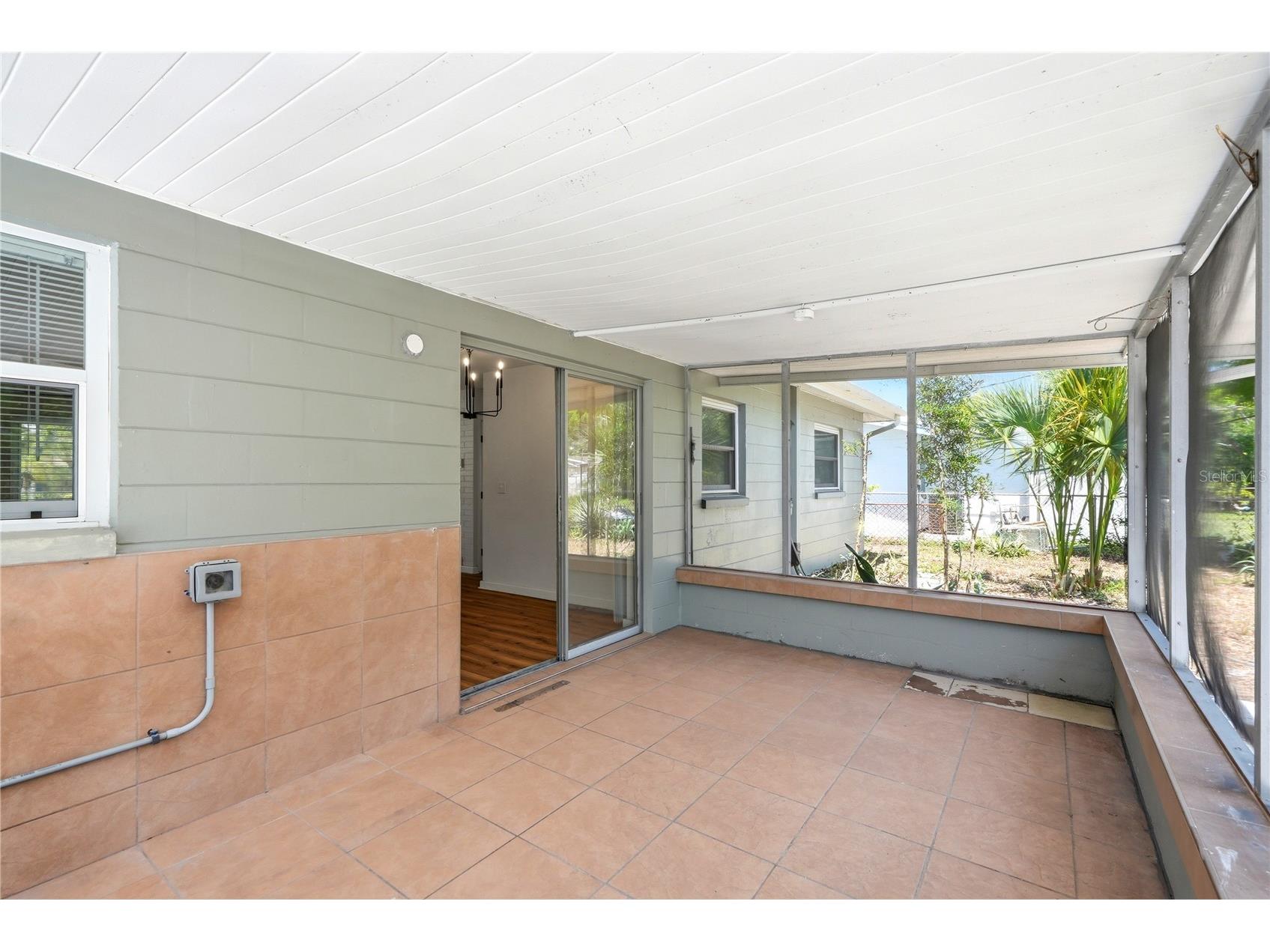 5586 30th Avenue N Saint Petersburg FL 33710 TB8518396 image25