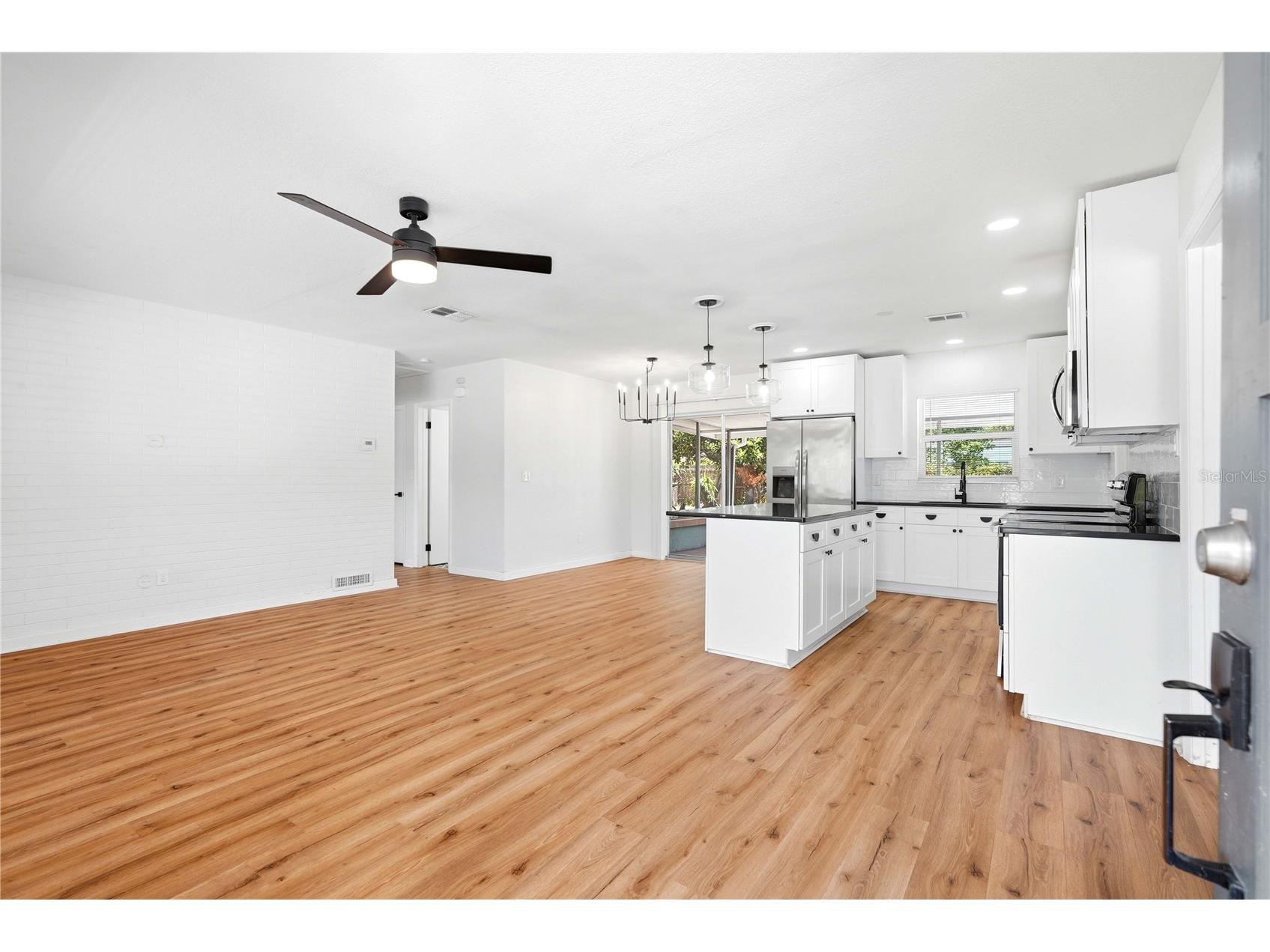 5586 30th Avenue N Saint Petersburg FL 33710 TB8518396 image4