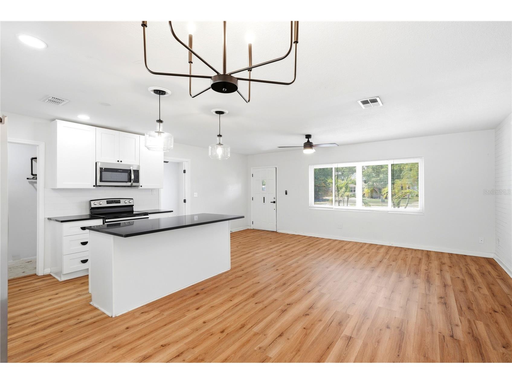5586 30th Avenue N Saint Petersburg FL 33710 TB8518396 image8
