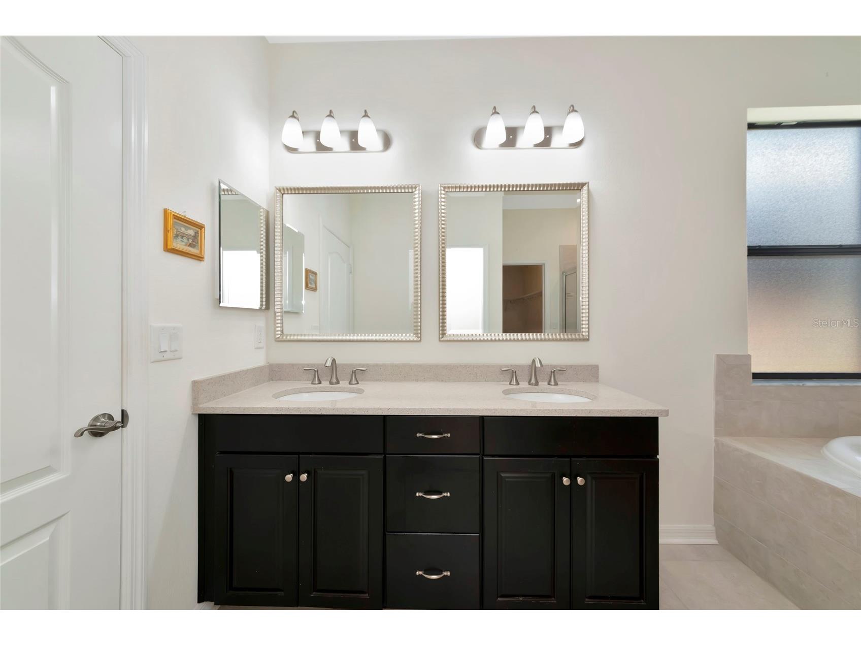 5587 Foxtail Palm Lane Sarasota FL 34233 A4693177 image23