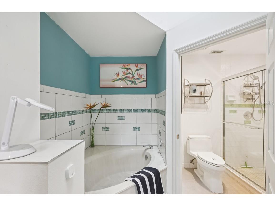 5588 Golf Pointe Drive #1 Sarasota FL 34243 A4672310 image28