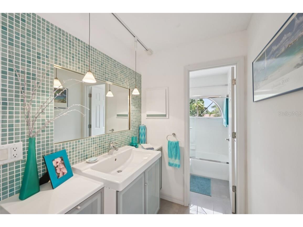 5588 Golf Pointe Drive #1 Sarasota FL 34243 A4672310 image31