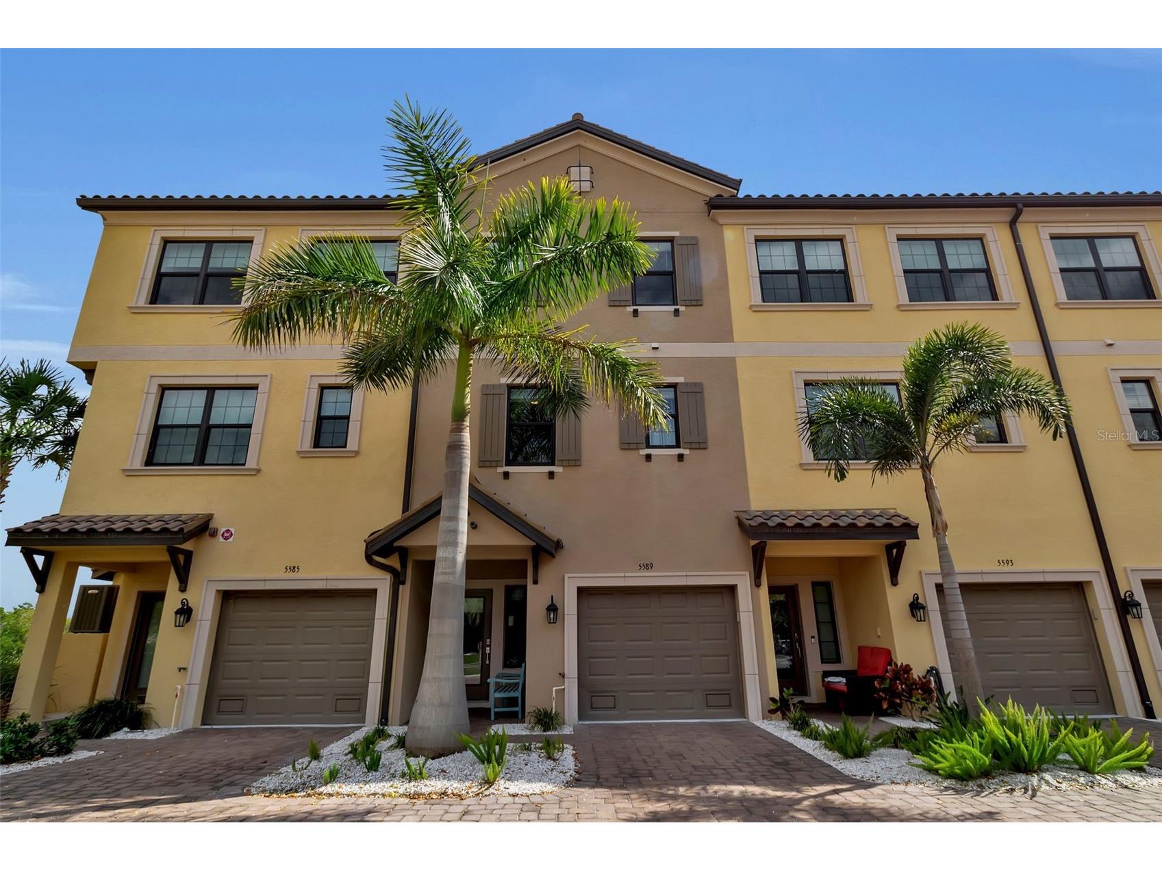 5589 Cannes Circle Sarasota FL 34231 - PHILLIPPI CREEK A4689088 image1