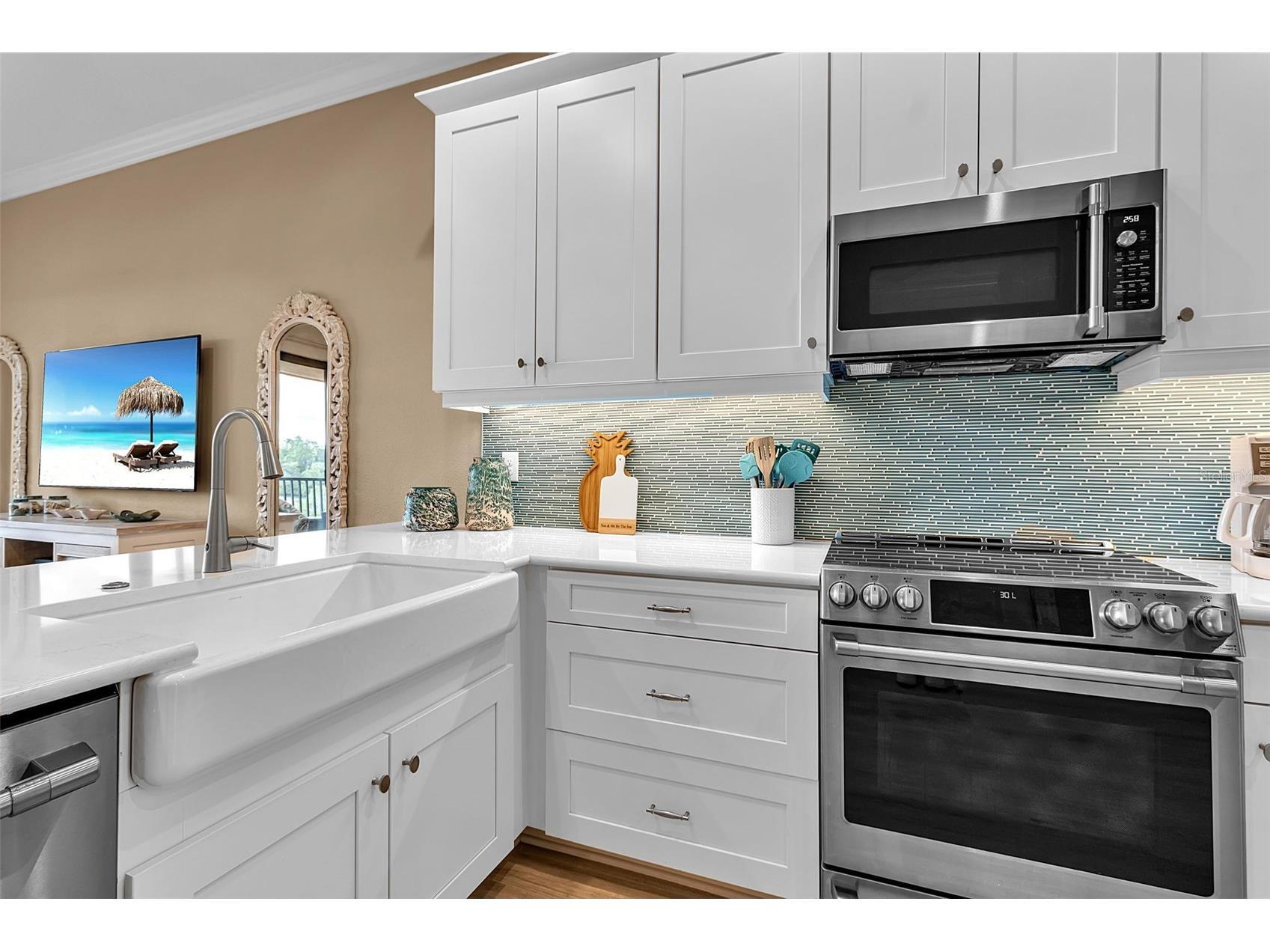 5589 Cannes Circle Sarasota FL 34231 - PHILLIPPI CREEK A4689088 image14