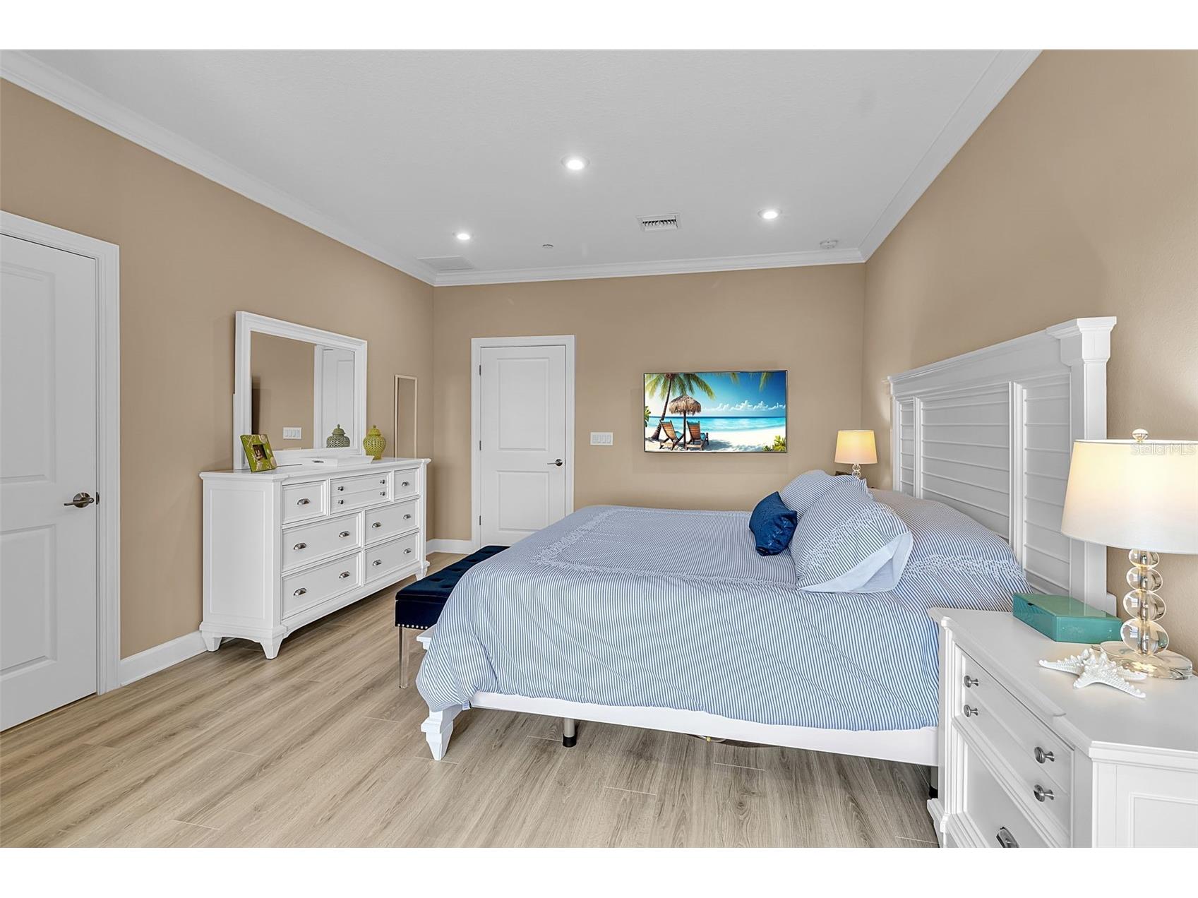 5589 Cannes Circle Sarasota FL 34231 - PHILLIPPI CREEK A4689088 image19