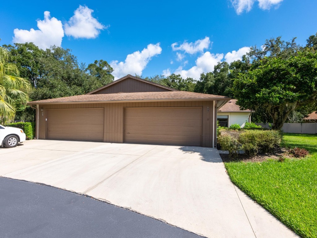 559 Oak Hill Circle #33 Sarasota FL 34232 A4515186 image1