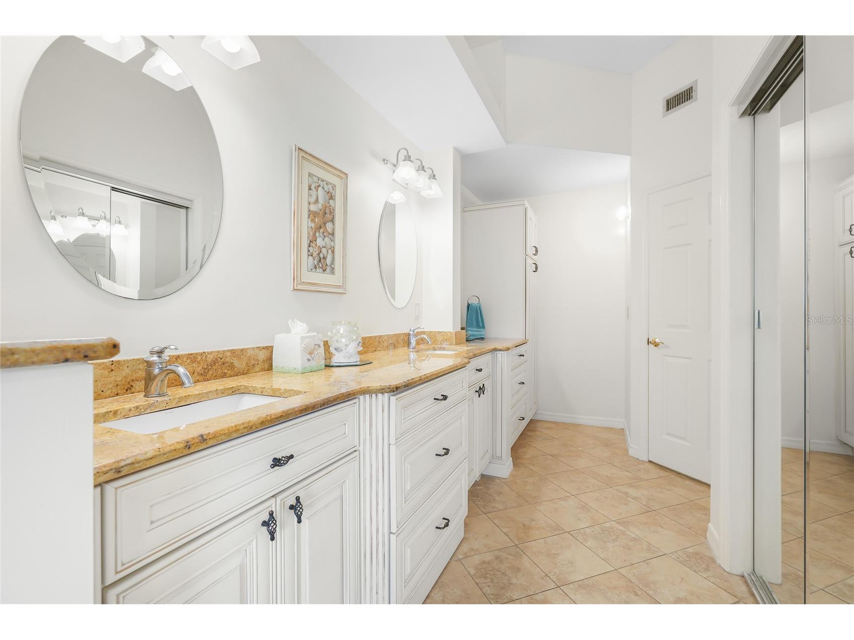 5590 Golf Pointe Drive #5590 Sarasota FL 34243 A4694922 image22
