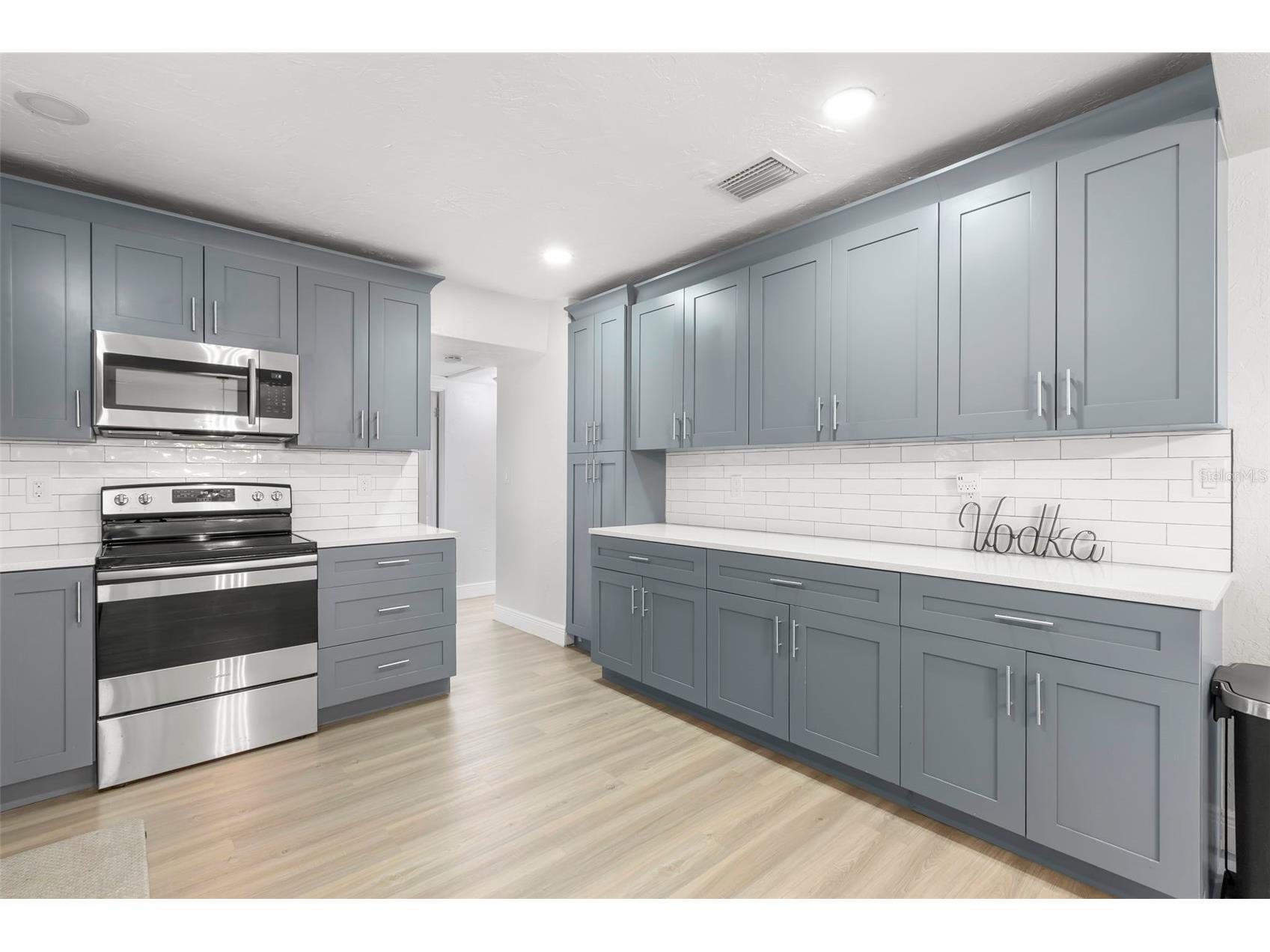 5590 Highland Street S Saint Petersburg FL 33705 TB8476881 image11