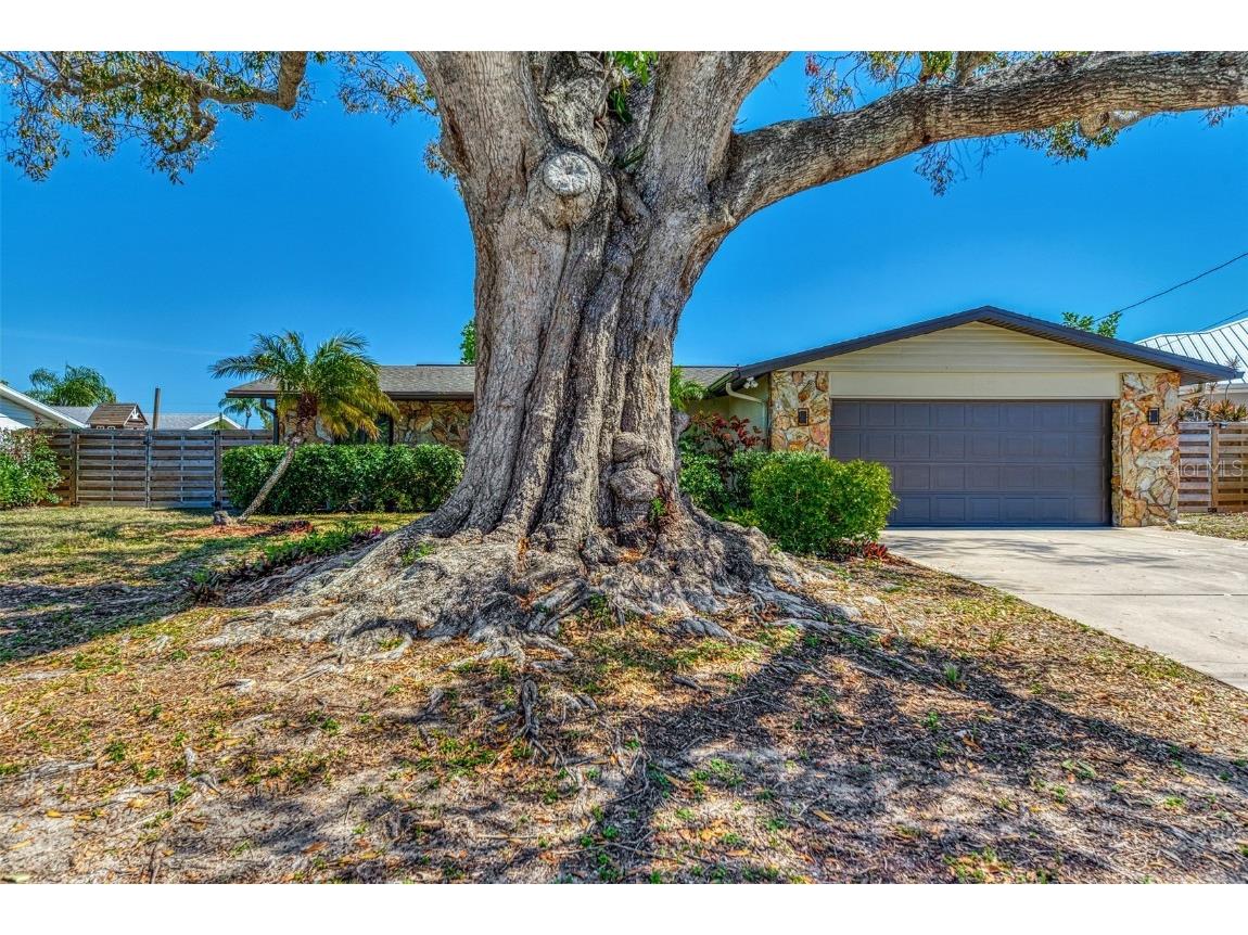 5595 Merrimac Drive Sarasota FL 34231 - PHILLIPPI CREEK A4600561 image1