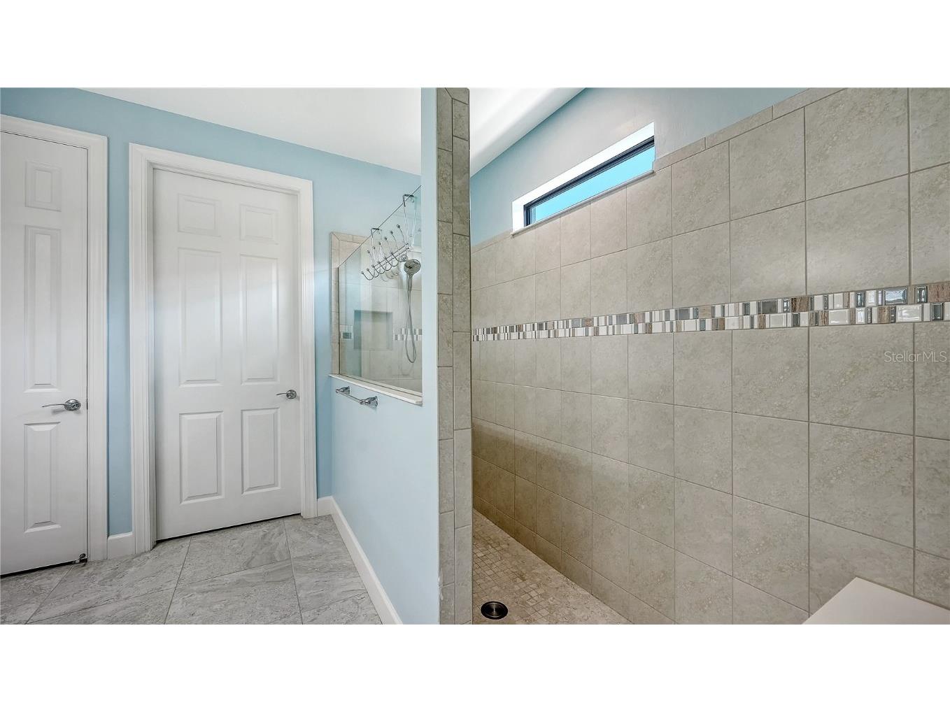 5595 Rain Lily Court Sarasota FL 34238 A4667379 image18