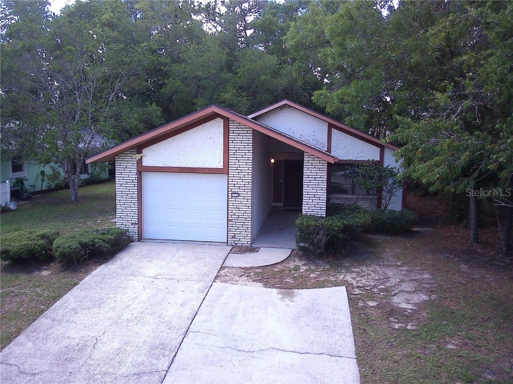 56 Golfview Drive Homosassa FL 34446 TB8387092 image1