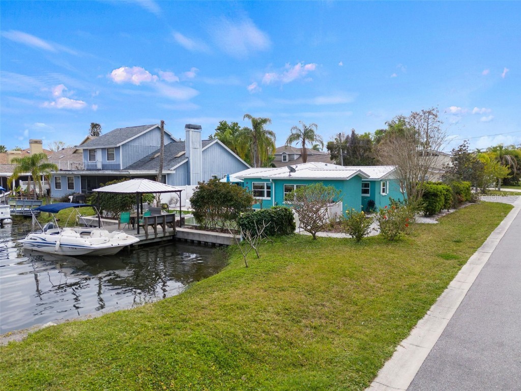 56 N Canal Drive Palm Harbor FL 34684 - LAKE TARPON U8235173 image1