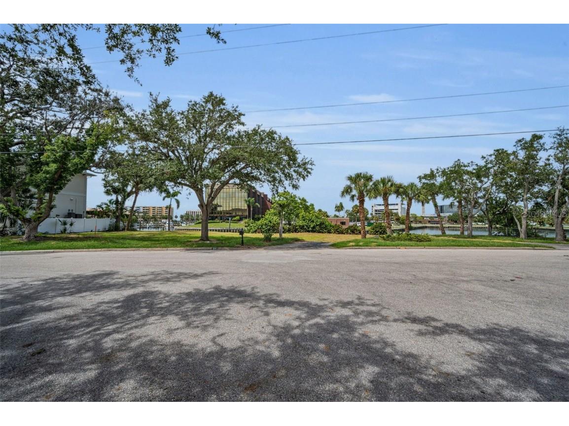 56 Sandpiper Road Tampa FL 33609 - OLD TAMPA BAY TB8425913 image1