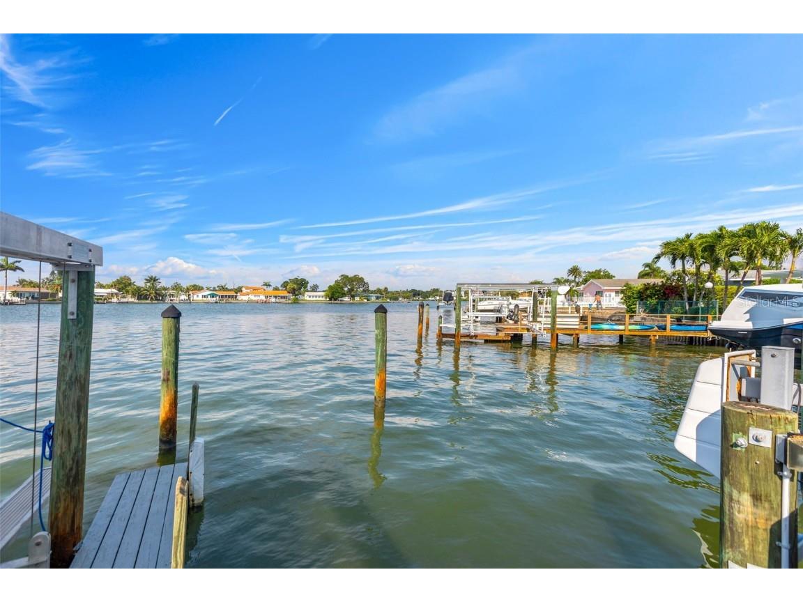 560 79th Street S Saint Petersburg FL 33707 - BOCA CIEGA BAY U8204590 image1