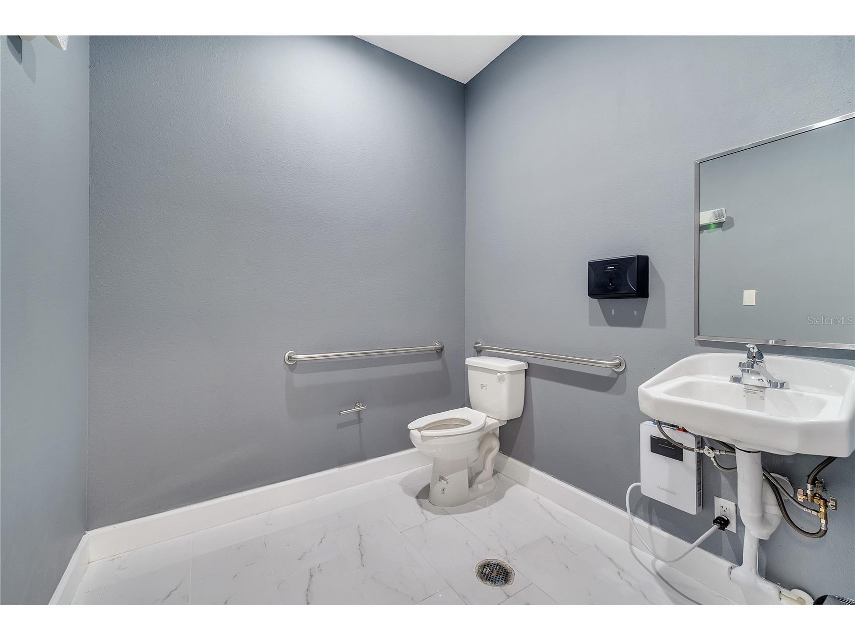 560 Barry Street Orlando FL 32808 O6400127 image22