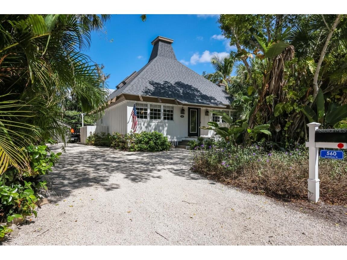 560 Broadway Street Longboat Key FL 34228 - SARASOTA BAY GULF OF MEXICO A4584921 image1