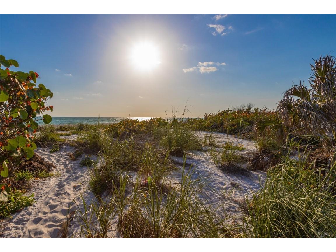 560 Gulf Bay Road Longboat Key FL 34228 A4649200 image1