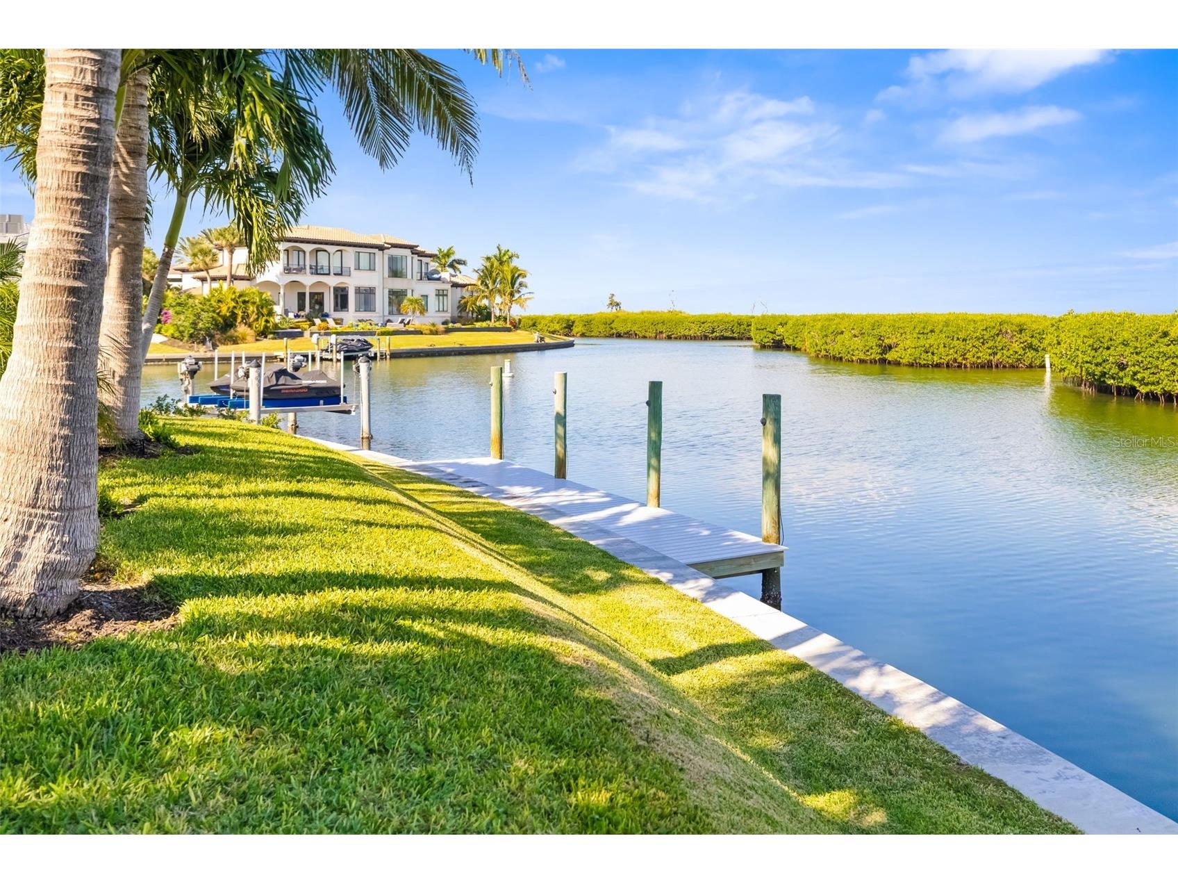 560 Harbor Cove Circle Longboat Key FL 34228 - SARASOTA BAY A4672059 image2