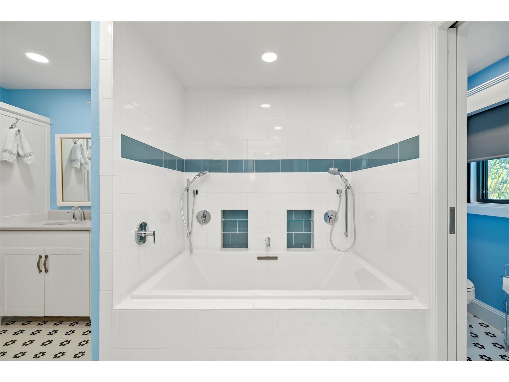 560 Harbor Cove Circle Longboat Key FL 34228 - SARASOTA BAY A4672059 image33